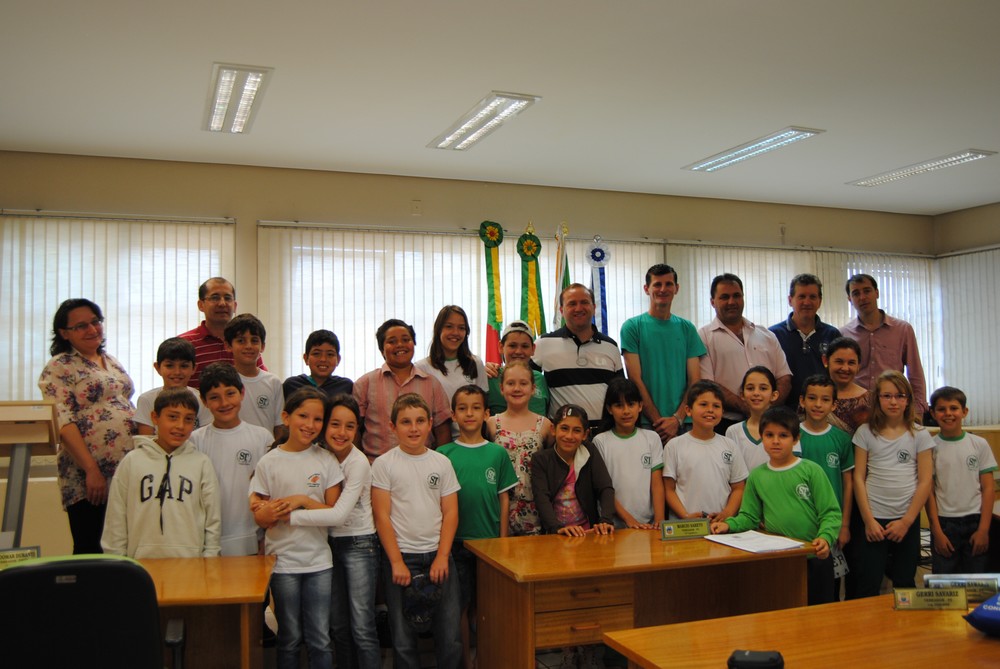 Câmara de Constantina recebe visita de alunos