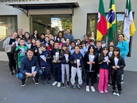Câmara de Vereadores recebe visita dos alunos do 3º ano da Escola Santa Terezinha