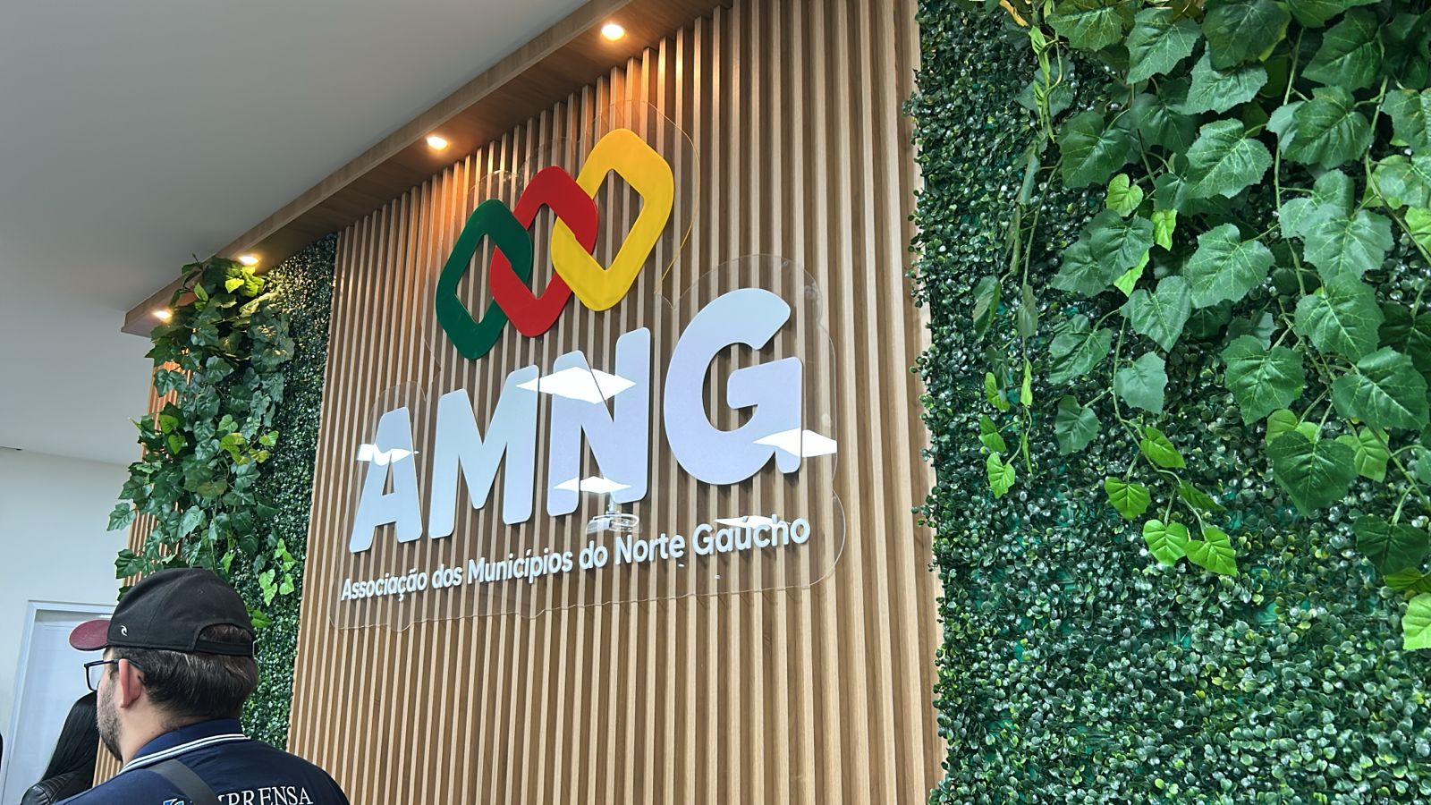 Ronda Alta sedia inauguração da nova sede da AMNG e entrega de ambulância UTI do SAMU